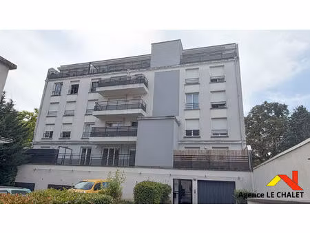 appartement 3 pièces de 61 52 m² avec balcon vue parc et parking - choisy-le-roi