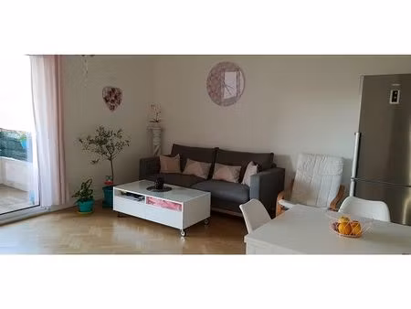 f2 - 48m ²