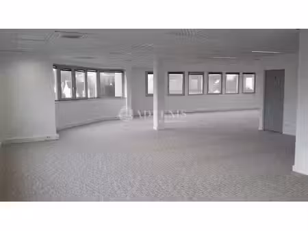 location bureaux noisiel 77186 257m² à 1123m²