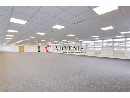 location bureaux 275 m² à 901 m²