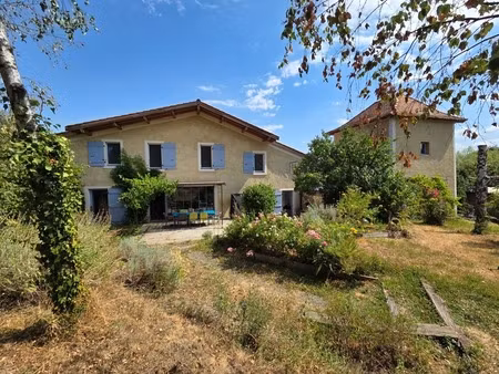 exclusivite / très belle maison avec dépendances et terrain / 63160 glaine montaigut