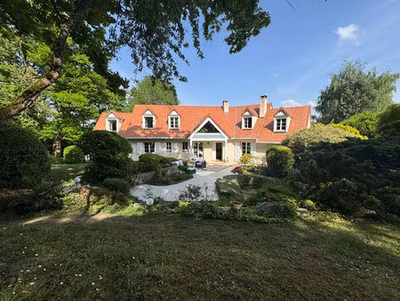 très belle maison d'architecte avec environnement exceptionnel proche thoiry 8 pièces 277 