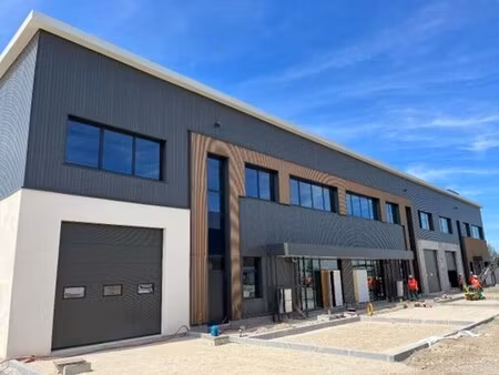 location local d’activités saint priest 69800 608m²