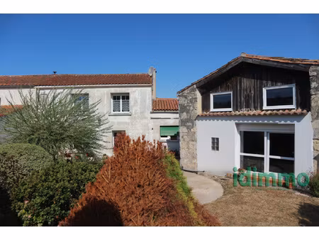 ensemble immobilier en bon etat general de 190 m2 sur un te