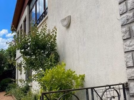 maison sur 469m2 de terrain a renover - possibilité 2 appartements - garage double