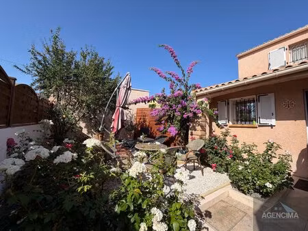 une villa d'exception  idéalement située à deux pas du centre-ville et de l'étang de...