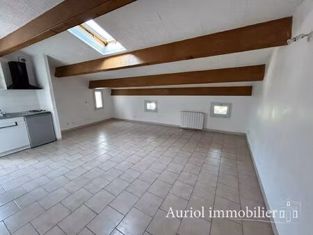 location appartement 1 pièce 24m² st zacharie 83640