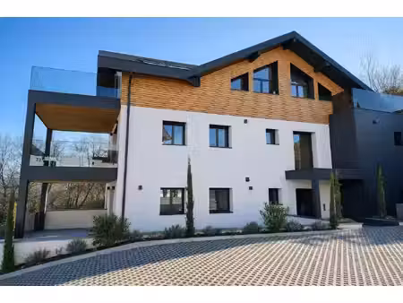 t3 rénové de 77 m2 avec terrasse de 62 m2 à neuvecelle