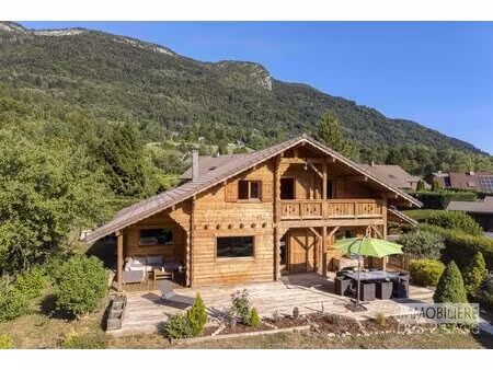 chalet madrier de 130m2 dans un cadre exceptionnel
