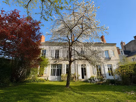 orléans centre – élégante maison de famille de caractère avec terrain de plus de 1 000 m²
