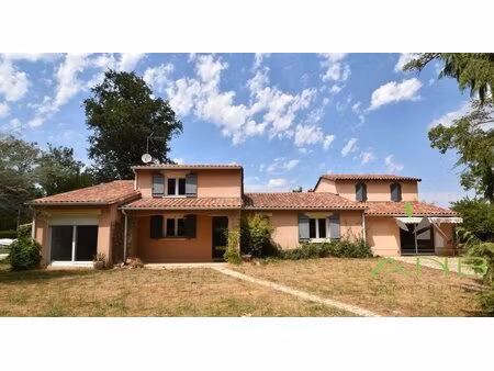 villa lumineuse avec piscine à proximité du grand etang