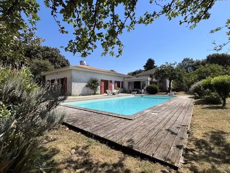 vente maison 6 pièces 175 m² à la rochefoucauld (16110)  265 000 €