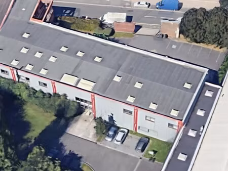 location local professionnel 324m²