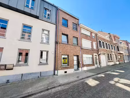 ruime  moderne stadswoning met 3 slpks en ruime koer