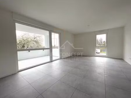 magnifique 3 pièces de 65 m2 avec terrasse  parking et garage sis gambsheim.