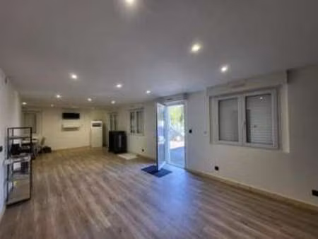 vente bureaux et commerces à montfort-sur-meu (35160) : à vendre / 320m² montfort-sur-meu