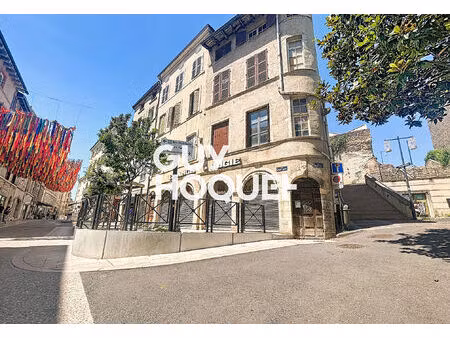 local commercial + réserve ou studio à rénover + cave voutée- 71000 macon