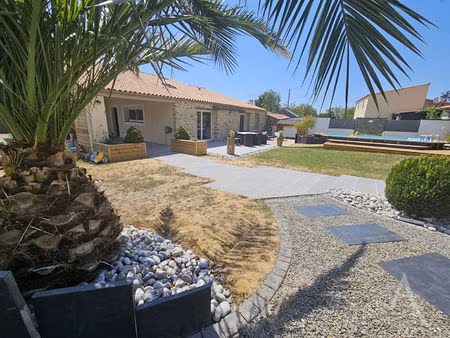 vente maison 7 pièces  204.00m²  legé