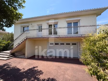 maison familiale d'environ 200 m2 avec t2 indépendant terrain piscinable de 823 m2