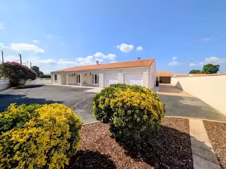 vente maison 5 pièces 181 m² à saint-hippolyte (17430)  353 000 €