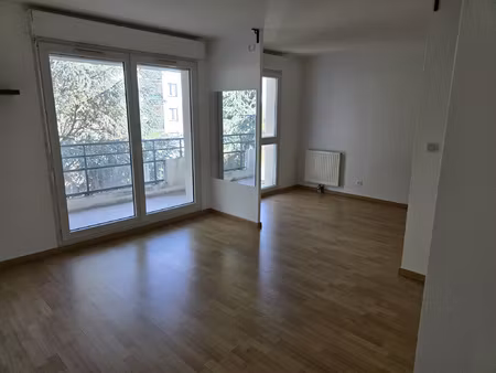 location appartement 1 pièce 34m² evry 91000