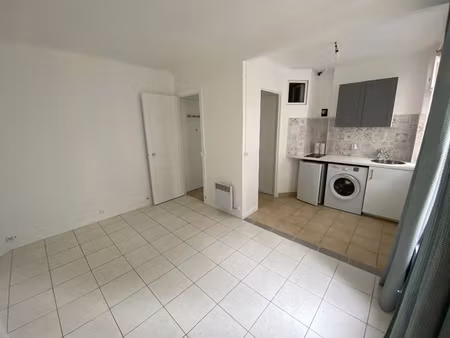 exclusivite - proche de la defense