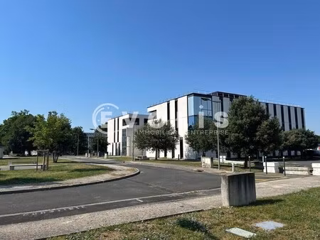 location bureaux 27 m² à 667 m²