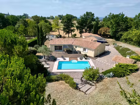 superbe maison traditionnelle avec piscine