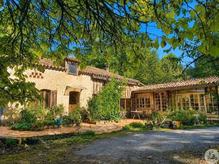 maison de campagne dans un écrin de verdure