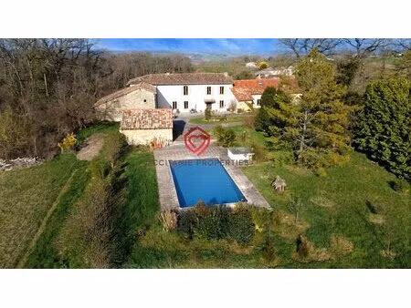 propriétés de 2 maisons et dépendance