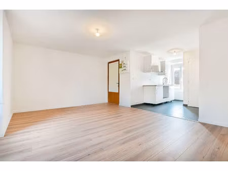 location appartement 1 pièce  25.84m²  guignes