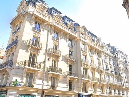 location bureaux 185 m²