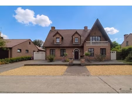 huis te koop in nijlen met 4 slaapkamers