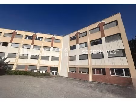 location bureaux 240 m²