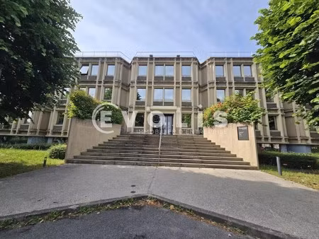 location bureaux 361 m² à 2 761 m²