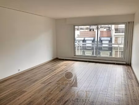 paris 14ème – à deux pas du parc montsouris – 3 pièces de 79 m² avec garage  cave et...