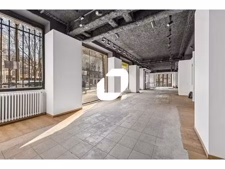 location commerce paris 75014 182m²