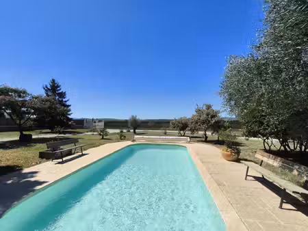 eurre. parc 4300 m2. corps de ferme 270 m2 + 80 m2 attenant. dependances sur 670 m2....