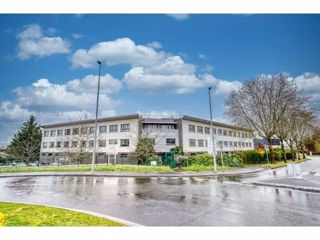 location bureaux 27 m² à 2 108 m²