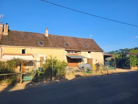 longère en pierre dans un charmant hameau