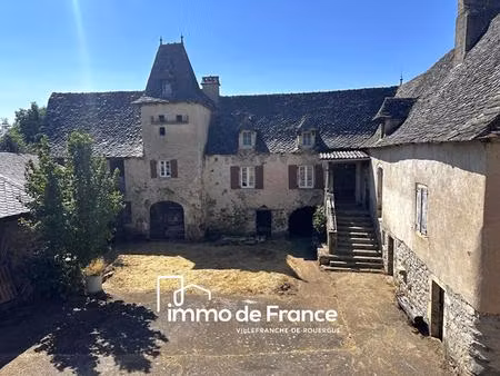 authentique corps de ferme comprenant 2 maisons  grange  four à pain et dépendances