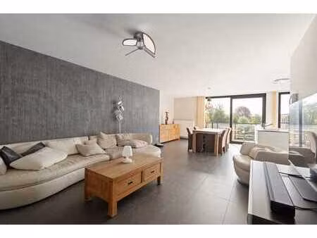 appartement avec 2 chambres  terrasse  parking et cave