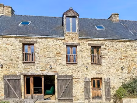 jolie maison en pierre proche des plages avec grand jardin  puits et dépendance