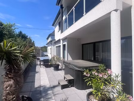 maison 6 pièces  174 m2