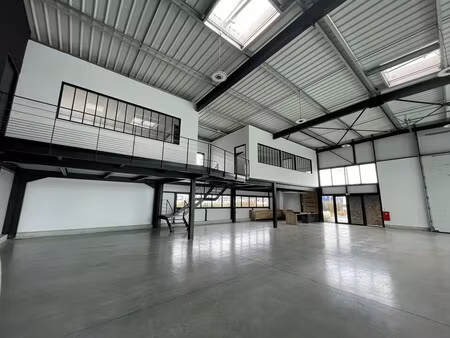 location local commercial