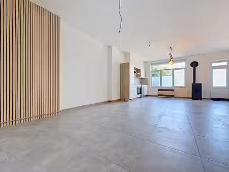 maison habitable rapidement + terrasse et jardin