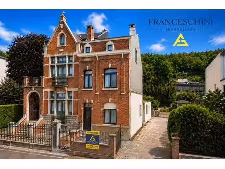 maison 3 façades 4 chambres  jardin  cour + terrain en zone