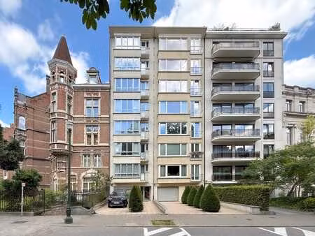 cinquantenaire - bel appartement 2 chambres avec balcon