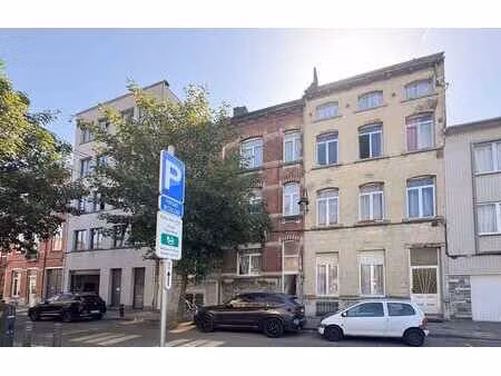 maison à rénover avec jardin dans un quartier en pleine reva