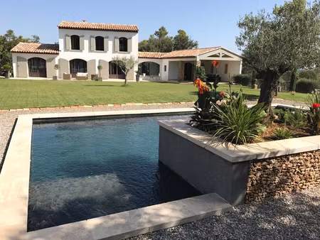 besse-sur-issole : villa de 2015 pièce(s) 238 m2